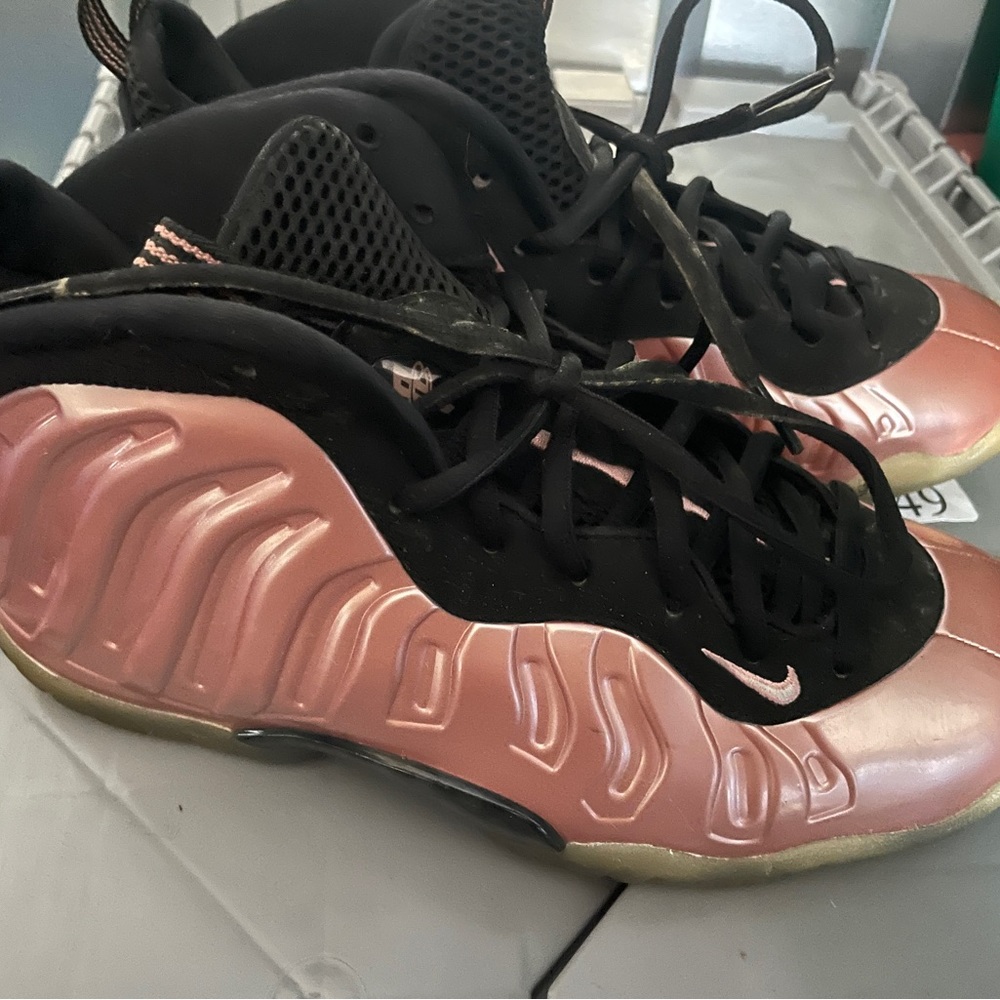 Basketball shoes